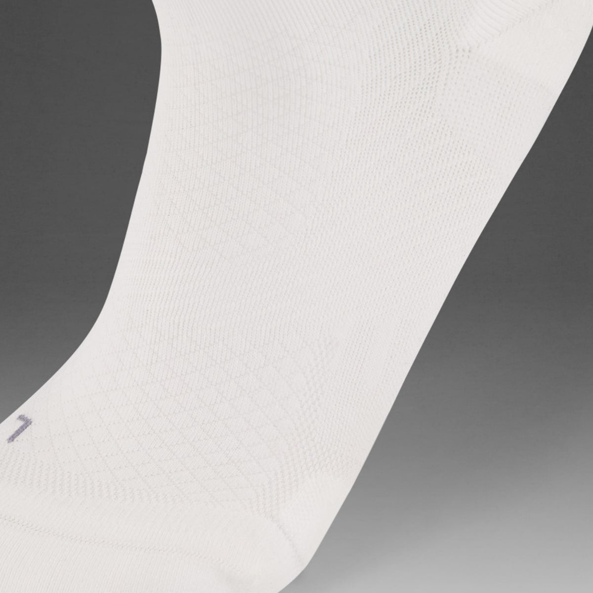 Buy 2XU Unisex Vectr Reflective Crew Socks - White / Silver Reflective for running in Singapore - Running Lab SG