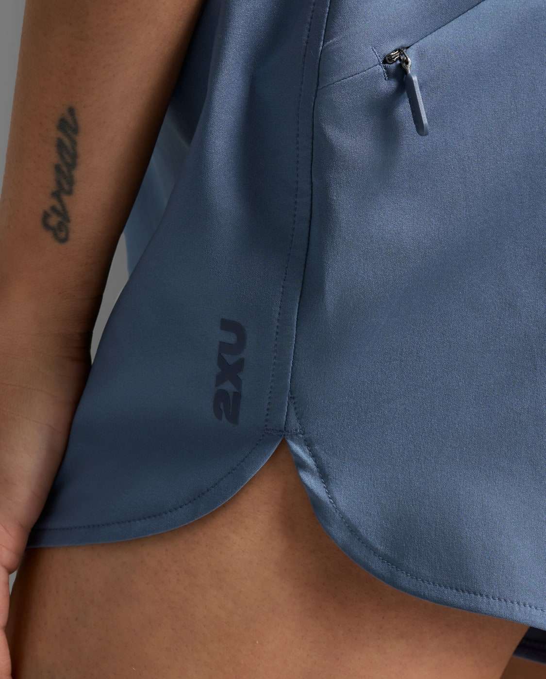 2XU Women Aero Hi-Rise 4 Inch Shorts - Indigo / Indigo Reflective