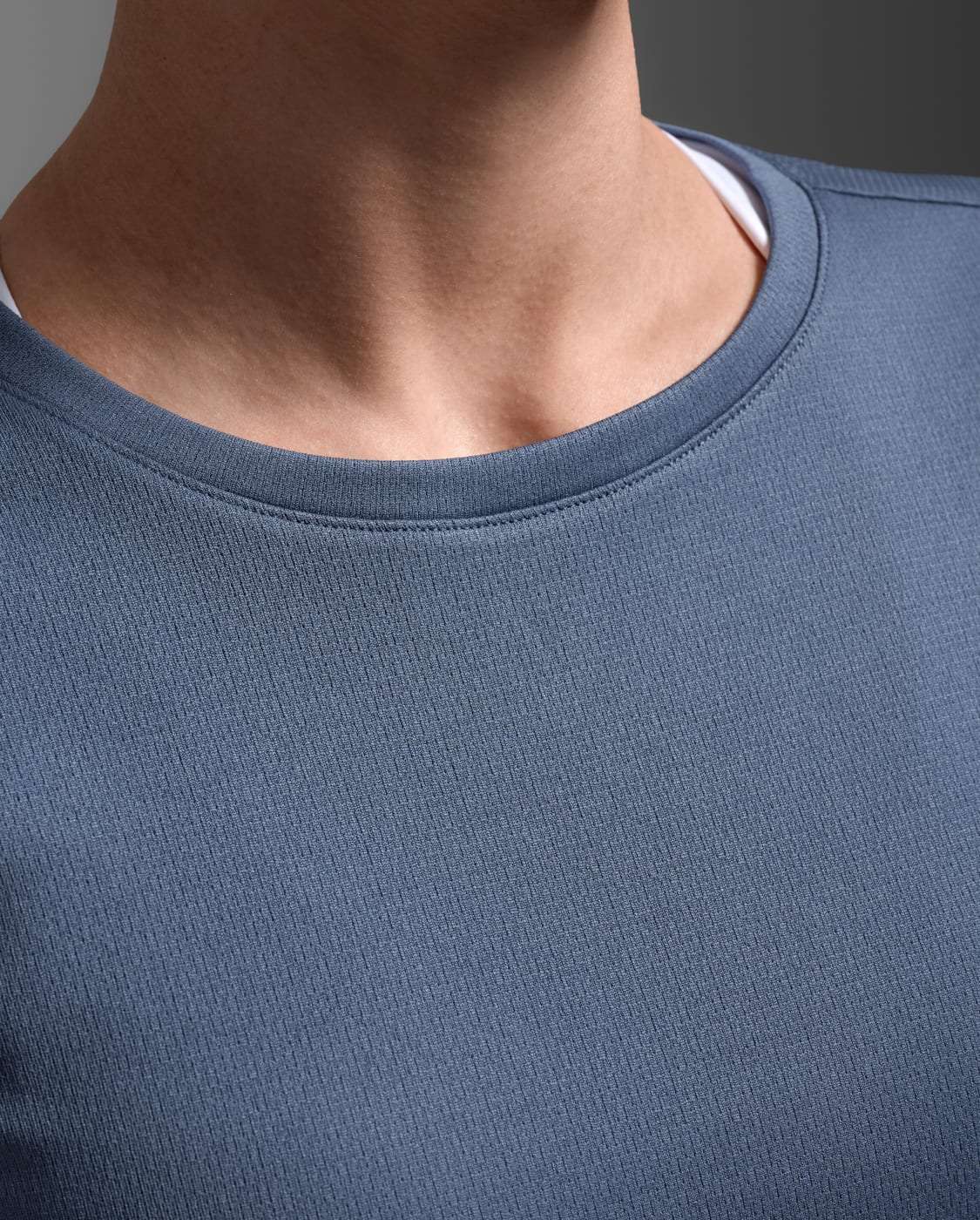 2XU Women Aero Mesh Tee - Indigo / Indigo Reflective