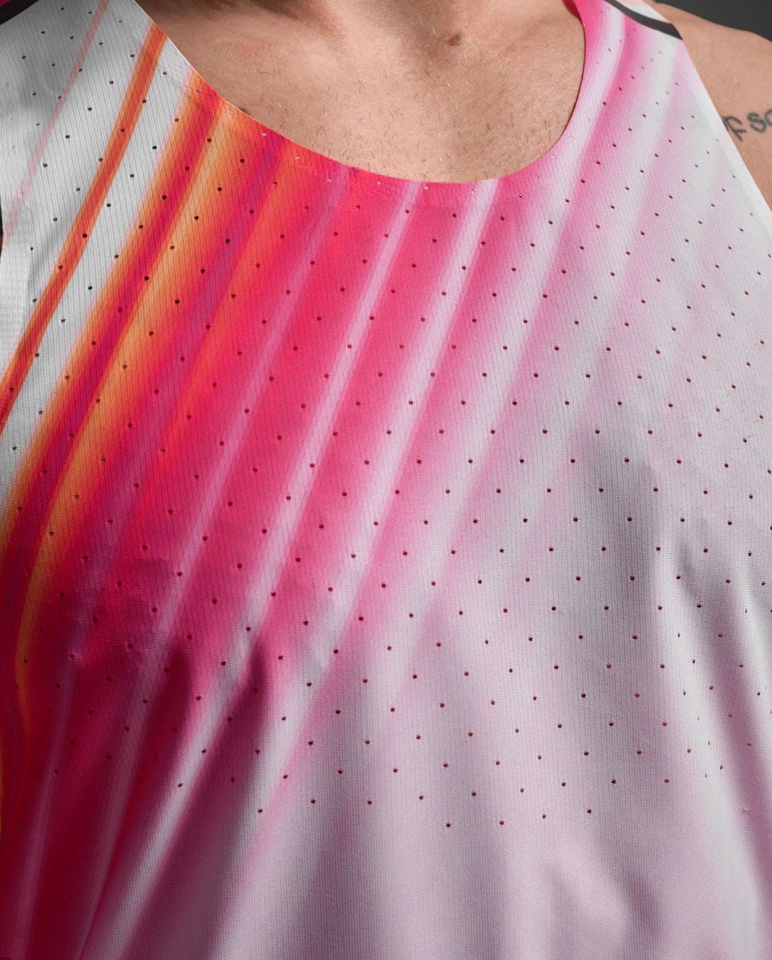 2XU Men Light Speed React Singlet - Fuchsia Grad / Black Reflective