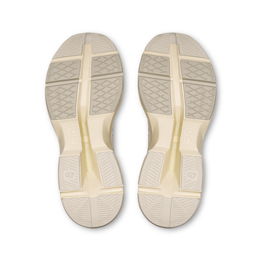 On Women Cloudpulse - Ivory / Tumeric