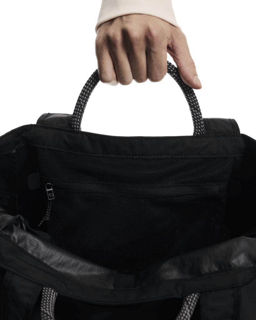 Buy On Unisex Tote Pack 25L - Black for running in Singapore - Running Lab SG