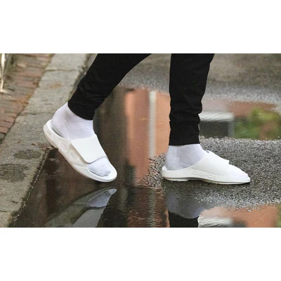 Buy OOFOS Unisex OOahh Sport Flex - White for running in Singapore - Running Lab SG