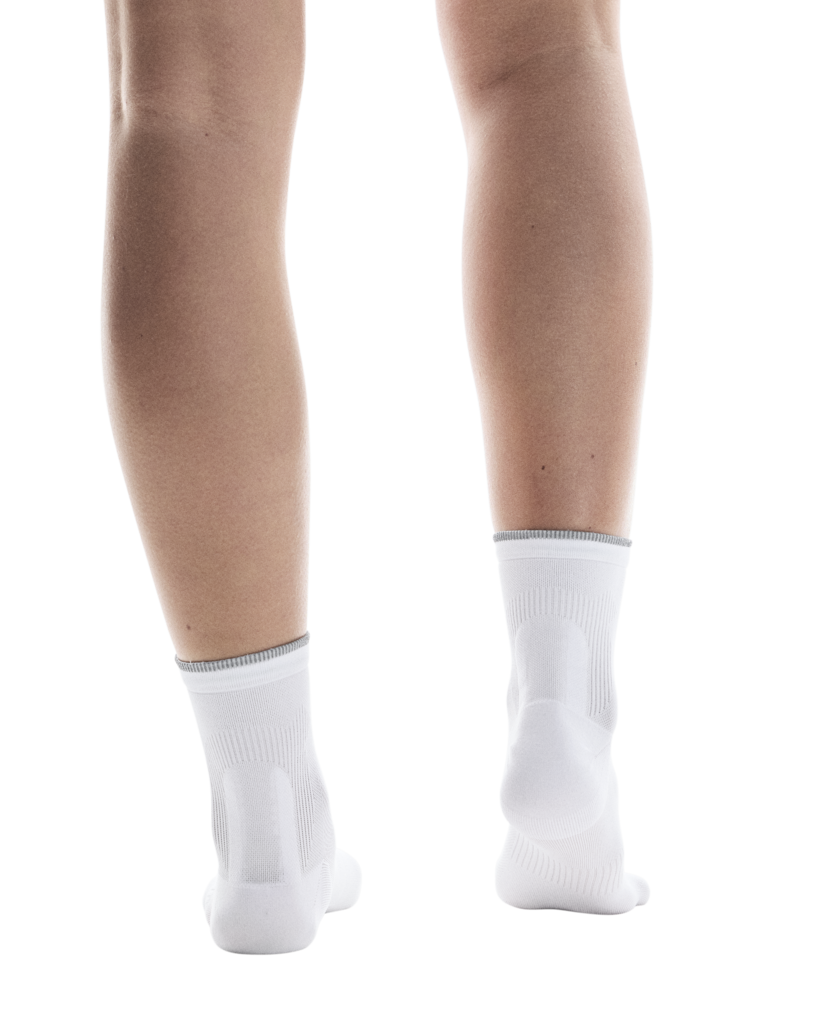 Buy On Unisex Elite Run Sock Mid - White / Ivory for running in Singapore - Running Lab SG