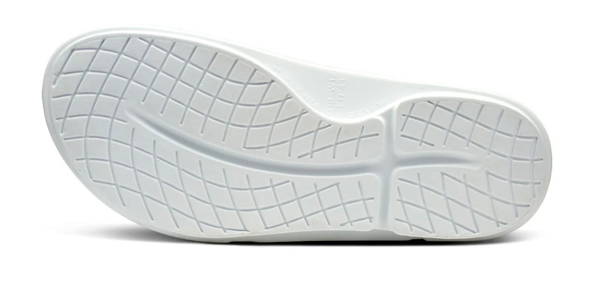 Buy OOFOS Unisex OOahh Sport Flex - White for running in Singapore - Running Lab SG