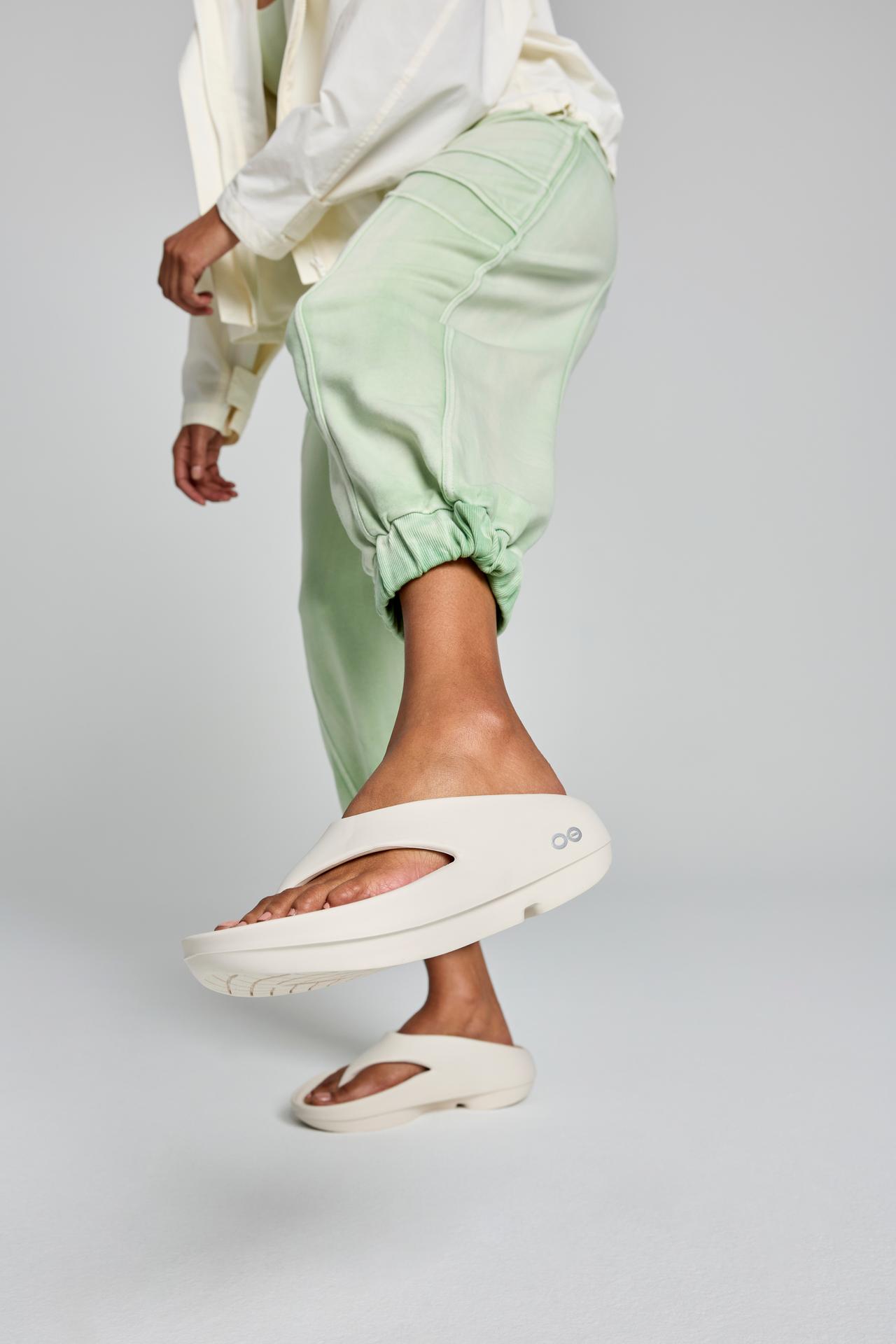 OOFOS Unisex OOriginal Plus - Chalk – Running Lab Singapore