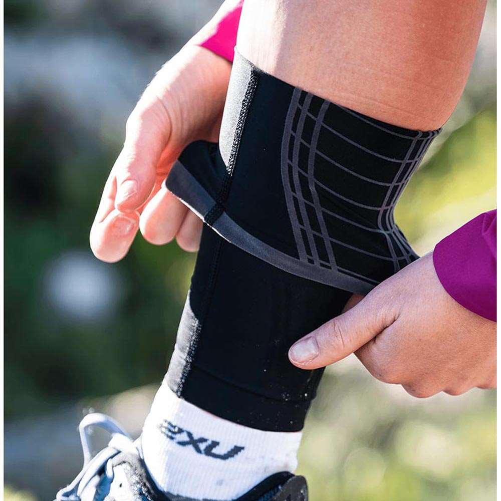 2XU Light Speed Compression Calf Guards - Black / Gold – Running