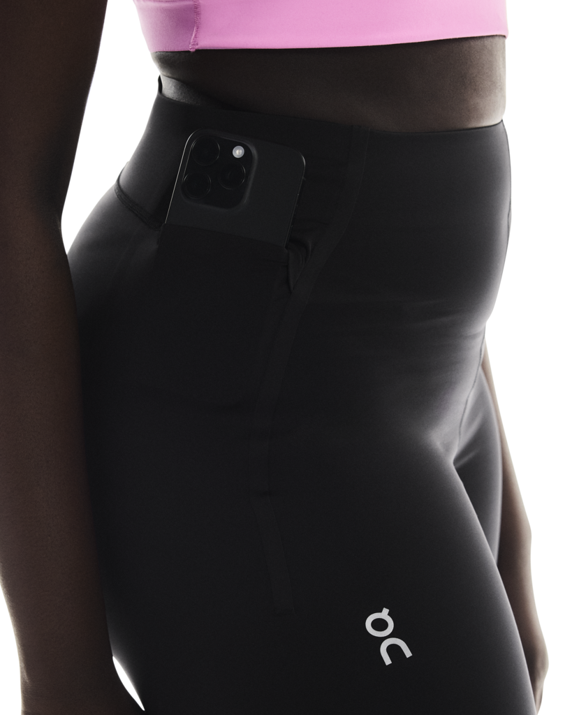 On Women Train Tights Short - Black