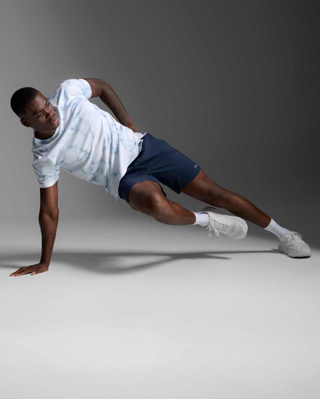 2XU Men Aero Mesh Tee - Blue Marble / Black Reflective – Running