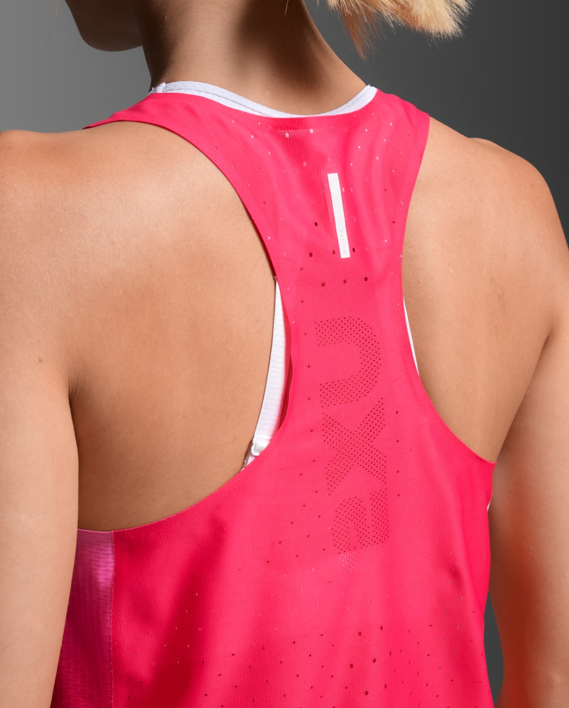 2XU Women Light Speed React Crop Singlet - Fuchsia Grad / White Reflective