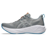 ASICS Men Novablast 5 Wide - Gravel / White