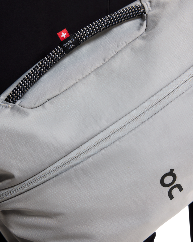 On Unisex Sling Pack 9L - Glacier / Black