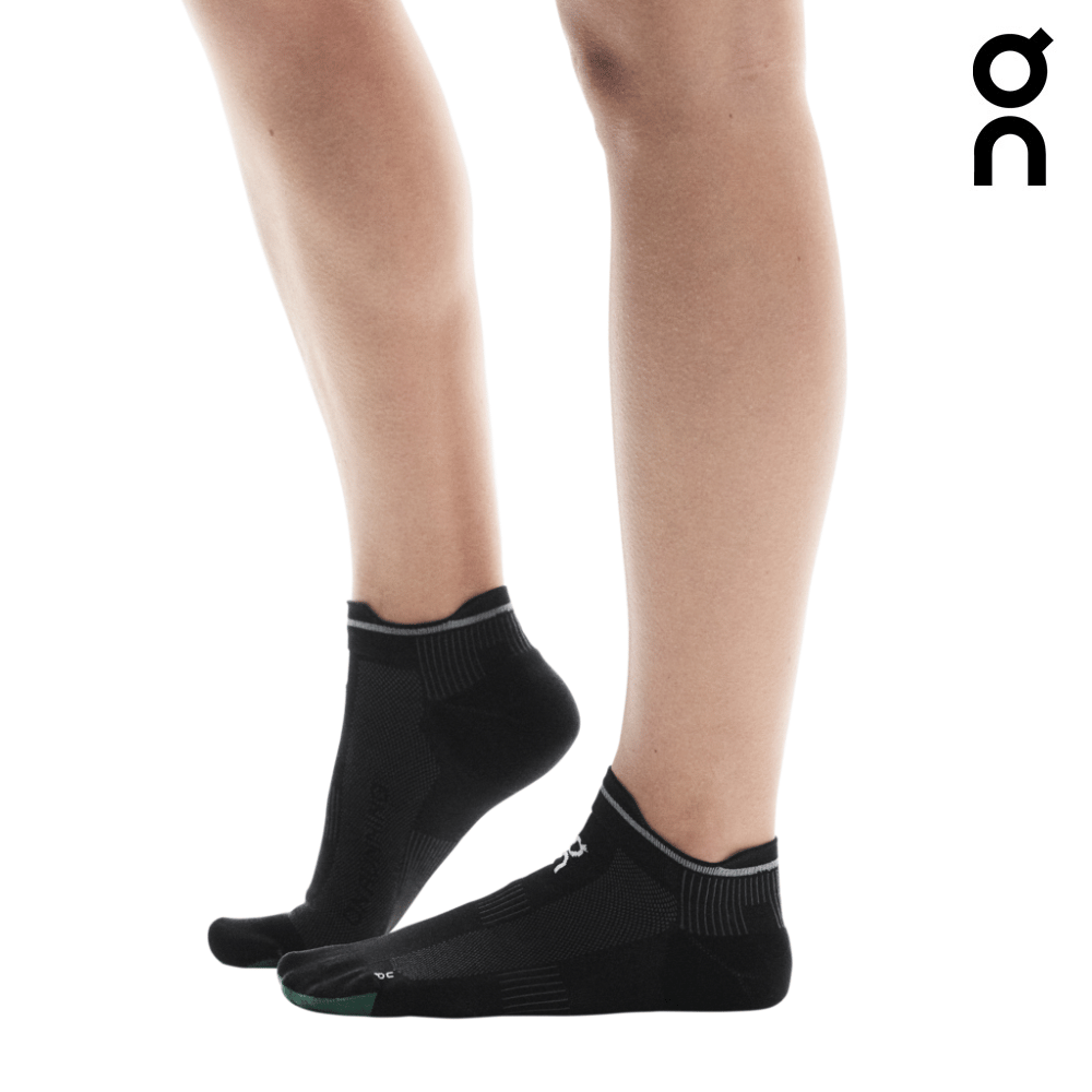 Running Lab Socks On Unisex Elite Run Sock Low - Black / Magnet – Running Lab Singapore