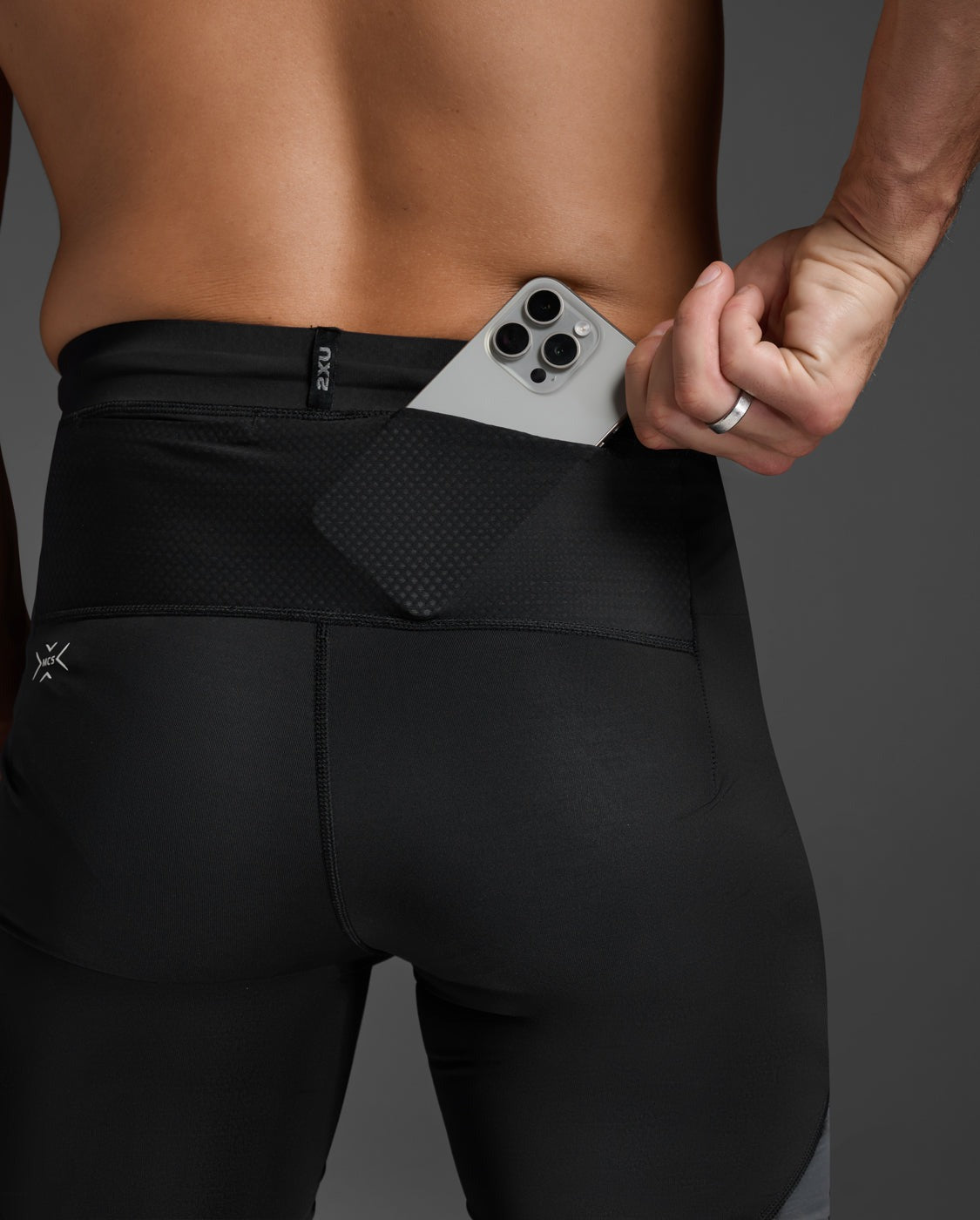 2XU Men Light Speed React Compression Shorts - Black / White