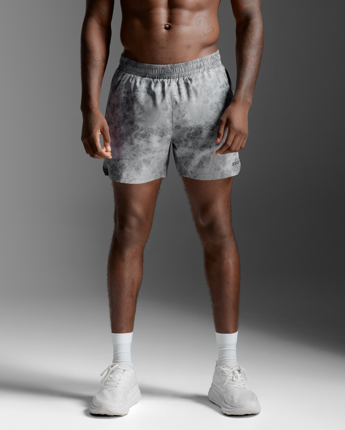 Buy 2XU Men Aero 5 Inch Shorts - Weathervane Marble / Black Reflective for running in Singapore - Running Lab SG