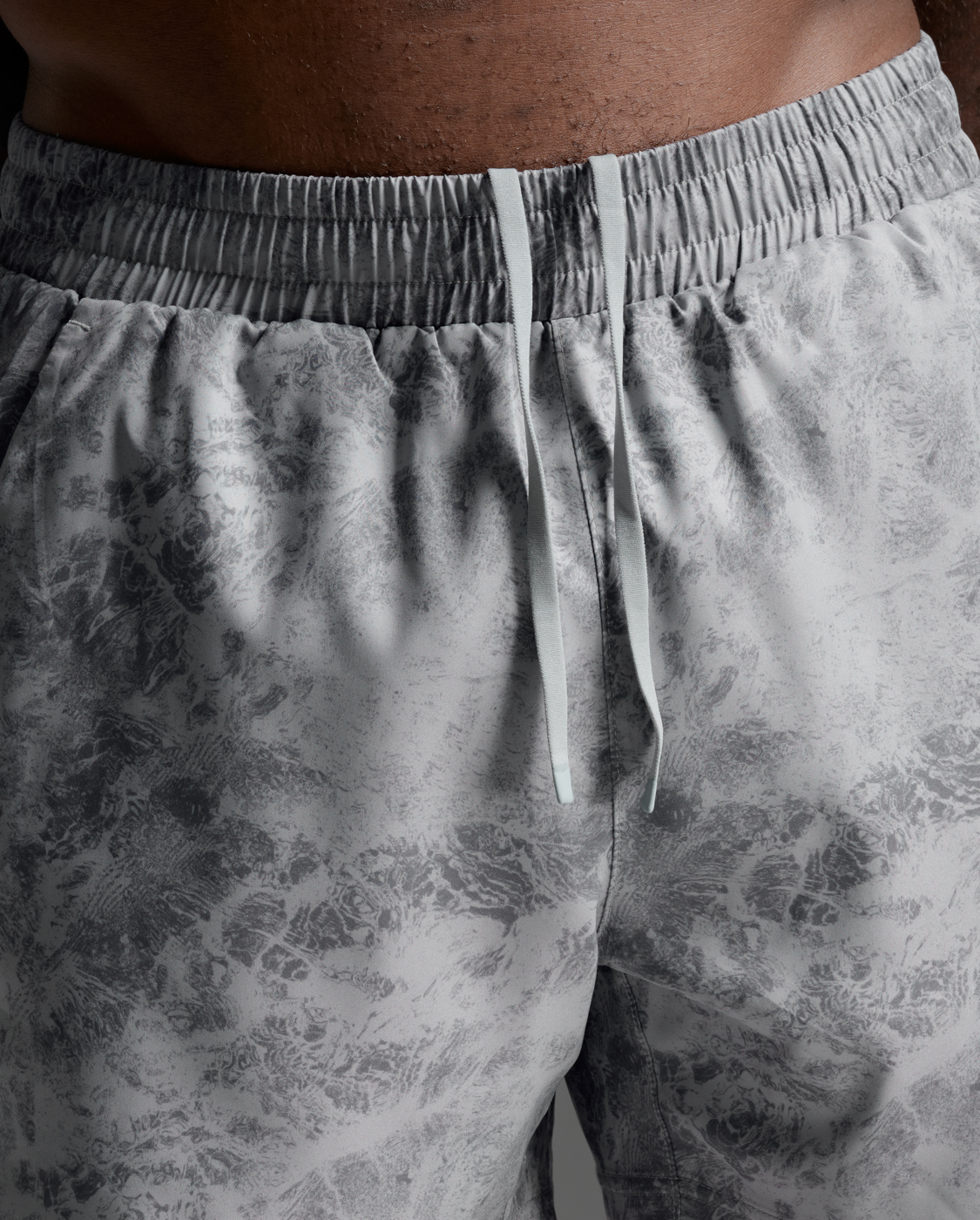 Buy 2XU Men Aero 5 Inch Shorts - Weathervane Marble / Black Reflective for running in Singapore - Running Lab SG
