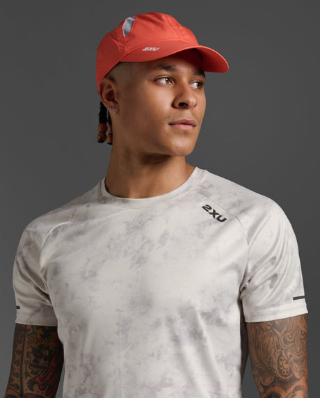 2XU Unisex Run Cap - Ember / White