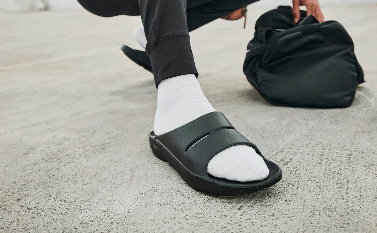 Buy OOFOS Unisex OOahh - Black for running in Singapore - Running Lab SG