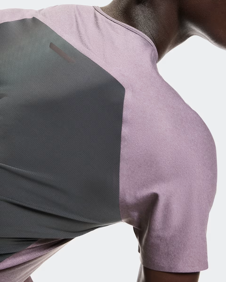 On Men Performance-T - Dewberry / Eclipse